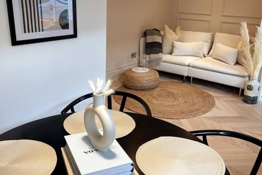 Courtyard Garden, Beautifully Finished Flat - Ba1 Apartment Bath Exterior foto